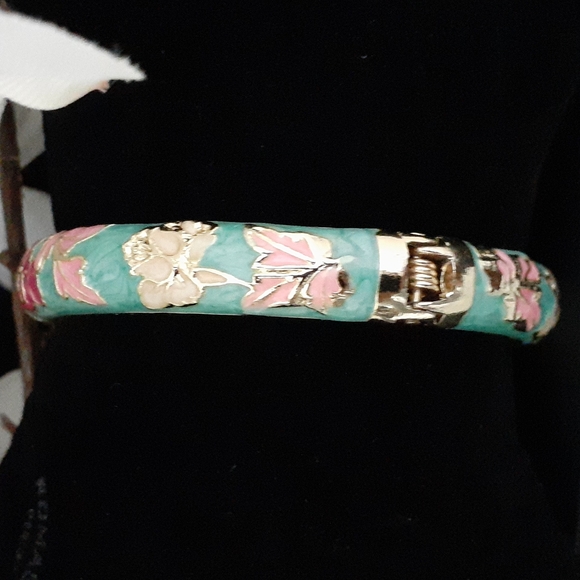 Jiu Long Xing Baked Enamel Floral Bangle Bracelet - Picture 3 of 4